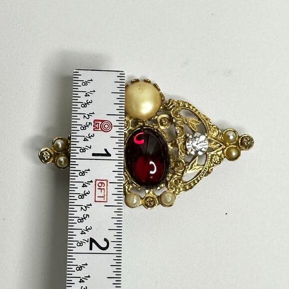 Vintage Red Gem Pearl Brooch Victorian Style Pin Gold Filigree with Crystals - Picture 7 of 7
